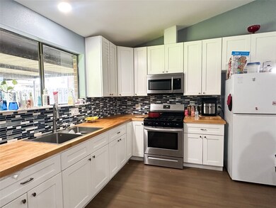 10123 Inwood Shadows St, Houston, TX 77088 - photo 5