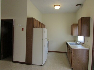 353 Litchfield St, Leominster, MA 01453 - photo 6