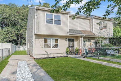 312 Grandview Ave, Staten Island, NY 10303 - photo 2