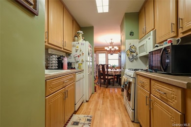 Neptune Towers unit 2T, Long Beach, NY 11561 - photo 7