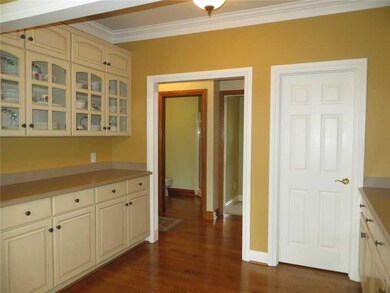 Kitchen. Butler s Pantry!