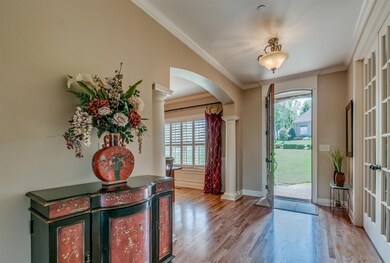 Light and bright foyer 