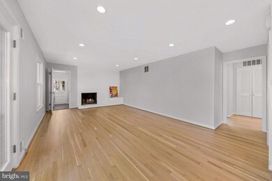 8814 Stonehaven Ct, Potomac, MD 20854 - photo 5