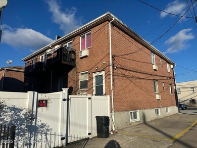878 Euclid Ave