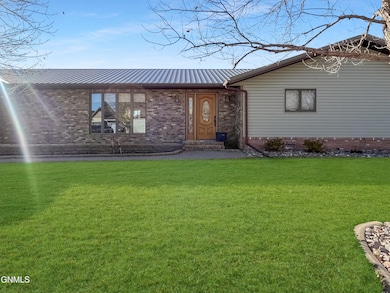 102 9th Ave SE, Crosby, ND 58730 - photo 2