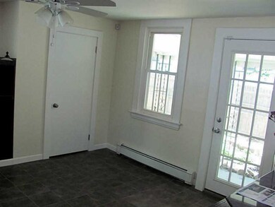 Kitchen. Eating area