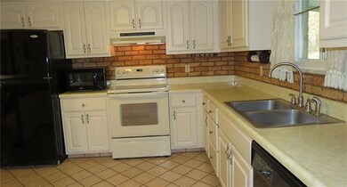 CLEAN... NICE SIZE KITCHEN, ALL APPLIANCES STAY...