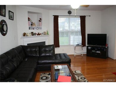 Family room w/immaculate hardwood flooring