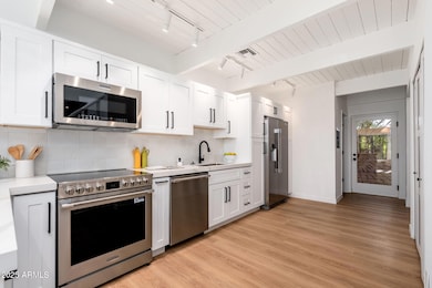 3646 N 38th St APT B, 11-14 - 06