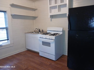 714 Fields Street_kitchen right_20241211