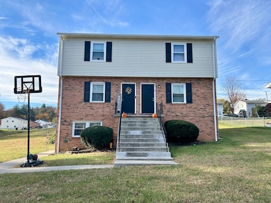 916 Pyrtle Dr unit A, B and C, Salem, VA 24153 - photo 2