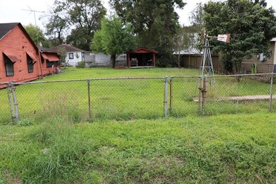 4048 Jewel St, Houston, TX 77026 - photo 2
