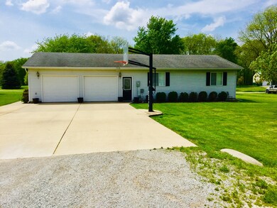 1 S Deer Lake, Villa Grove, IL 61956 - photo 7