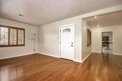 FrontRoom.3