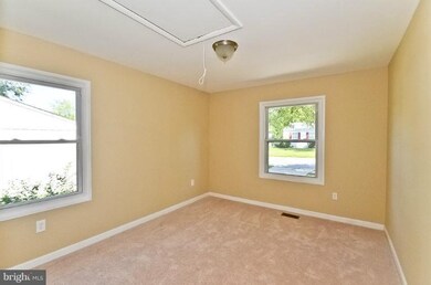 9319 Wyatt Dr, Lanham, MD 20706 - photo 3