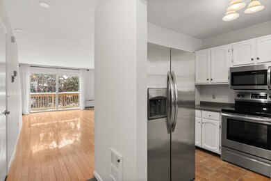 701 Dorset St unit B6, South Burlington, VT 05403 - photo 4