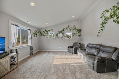 585 E Forks Cir, Cave Junction, OR 97523 - photo 7