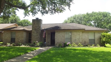 2008 Franklin Cir, Rosenberg, TX 77471 - photo 2