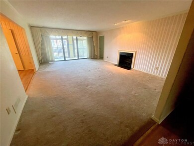 Large living room with sliding doors to the enclos