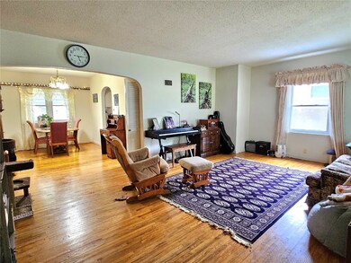 1811 W 6th St, Waterloo, IA 50702 - photo 5