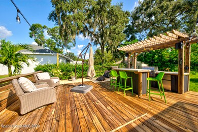 outdoor entertainment deck & bar