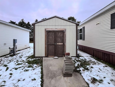 33181 Waterfall Ct, New Haven, MI 48048 - photo 4