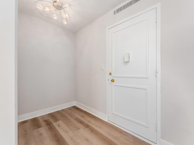 001_620 E Broad unit 1106 001