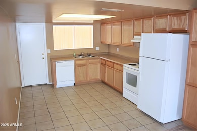 3313 W Harmont Dr unit 2, Phoenix, AZ 85051 - photo 3