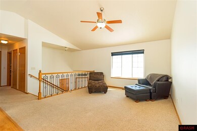 1140 Heron Dr, Mankato, MN 56001 - photo 4