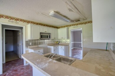 3409 Thames Pl._JAT05396
