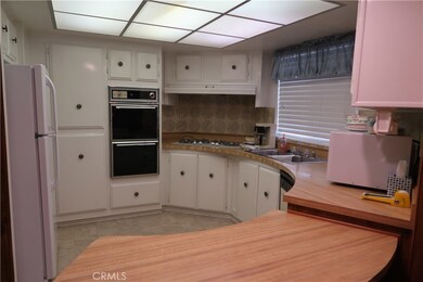 13927 Riviera Dr, Victorville, CA 92395 - photo 7