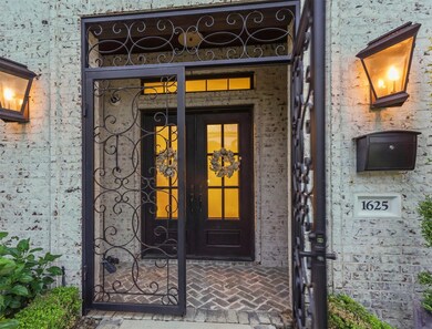 1625 Monarch Oaks St, Houston, TX 77055 - photo 3