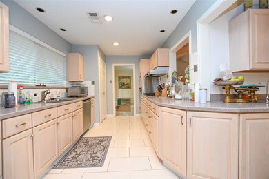 10311 Briar Dr, Houston, TX 77042 - photo 7