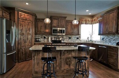 Granite counters, tile backsplash, walk-in pantry,