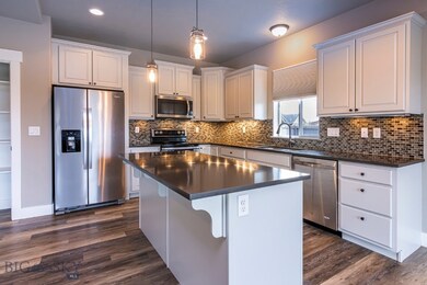 Kitchen with large island