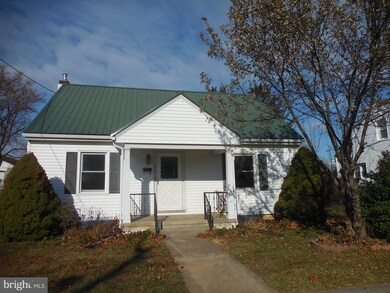 217 W Walnut St, Palmyra, PA 17078 - photo 2