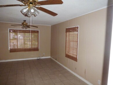 208 E Lyon St, Laredo, TX 78040 - photo 5