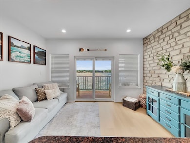 401 E Pearl St unit 2307, Granbury, TX 76048 - photo 2