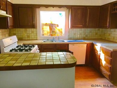 105 3rd St, Albany, NY 12210 - photo 2