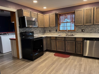 201 E Clarinda Ave, Shenandoah, IA 51601 - photo 3