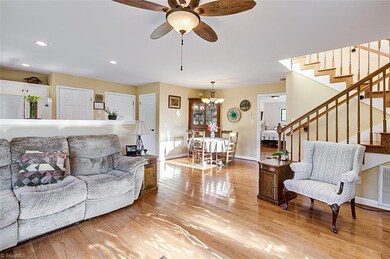 129 Garner St, Seagrove, NC 27341 - photo 3