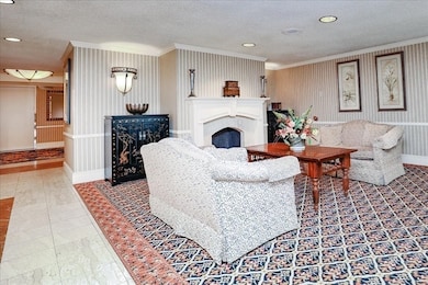 1002 Paradise Rd unit 1M, Swampscott, MA 01907 - photo 3