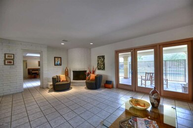 Family Room Detail