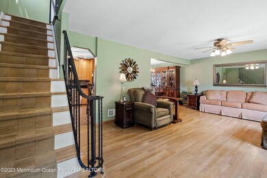 05-Foyer to Living