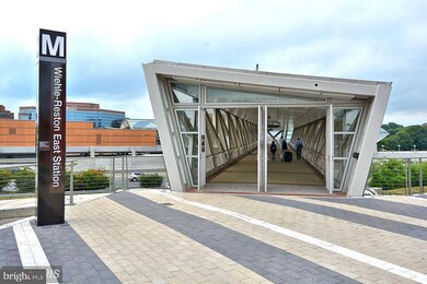 2245 Wheelwright Ct, Reston, VA 20191 - photo 4