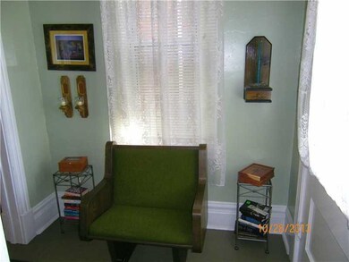 Entry/Foyer.