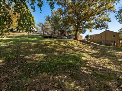 131 Chestnut St, Dunbar, WV 25064 - photo 2