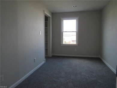 2136 E 29th St, Lorain, OH 44055 - photo 5