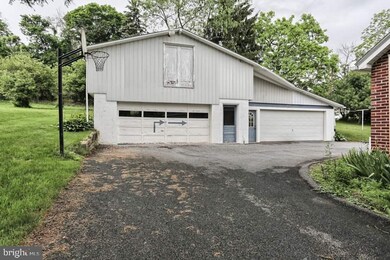 300 N Carlisle St, New Bloomfield, PA 17068 - photo 2