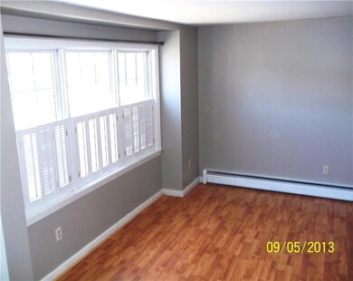 Pretty living room with laminate...